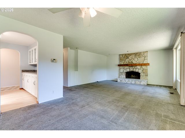 4742 THUNDERBIRD St, Eugene, OR 97404