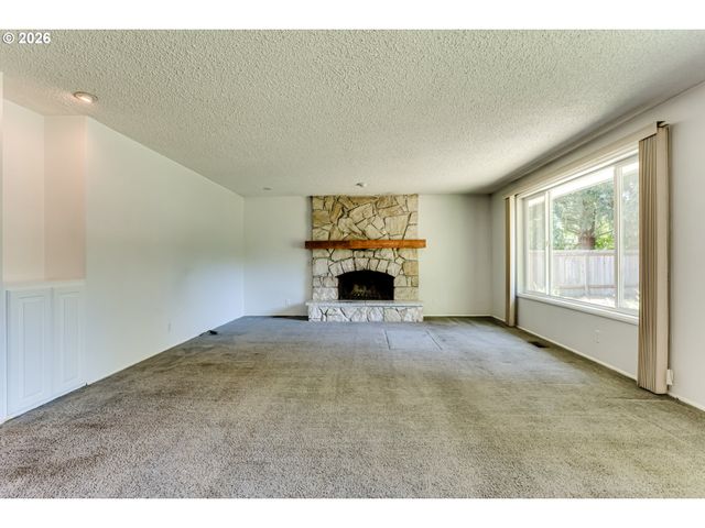 4742 THUNDERBIRD St, Eugene, OR 97404