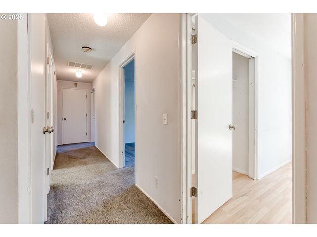 4742 THUNDERBIRD St, Eugene, OR 97404