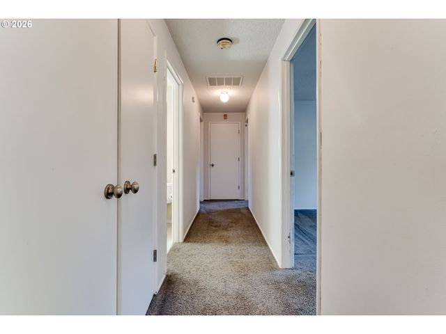 4742 THUNDERBIRD St, Eugene, OR 97404