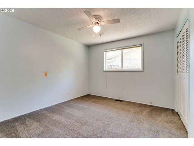 4742 THUNDERBIRD St, Eugene, OR 97404
