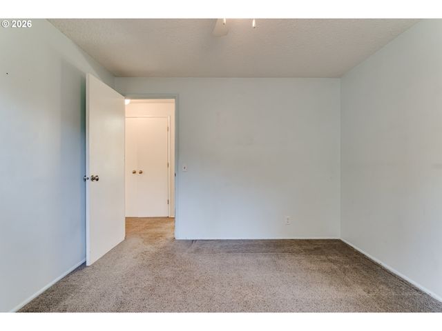 4742 THUNDERBIRD St, Eugene, OR 97404