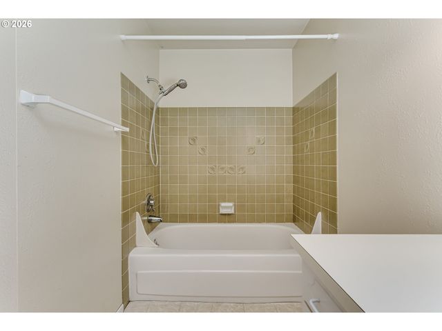 4742 THUNDERBIRD St, Eugene, OR 97404