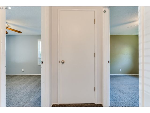 4742 THUNDERBIRD St, Eugene, OR 97404