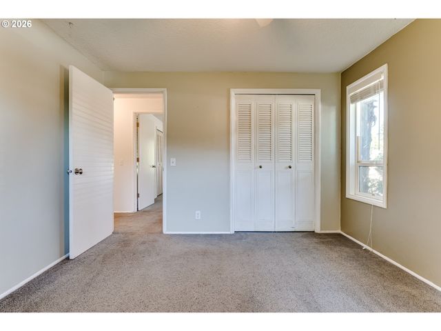 4742 THUNDERBIRD St, Eugene, OR 97404