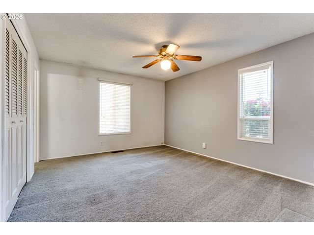 4742 THUNDERBIRD St, Eugene, OR 97404