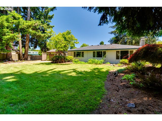4742 THUNDERBIRD St, Eugene, OR 97404