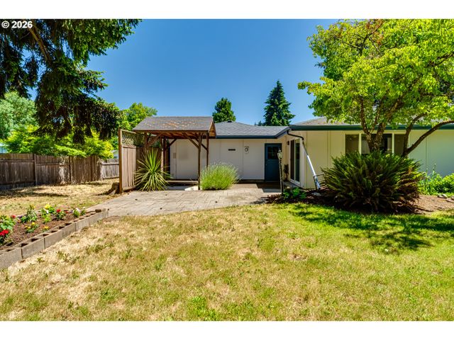 4742 THUNDERBIRD St, Eugene, OR 97404