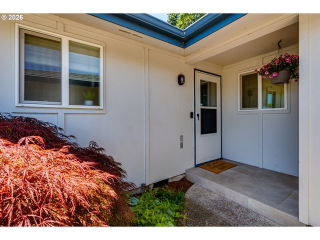 4742 THUNDERBIRD St, Eugene, OR 97404
