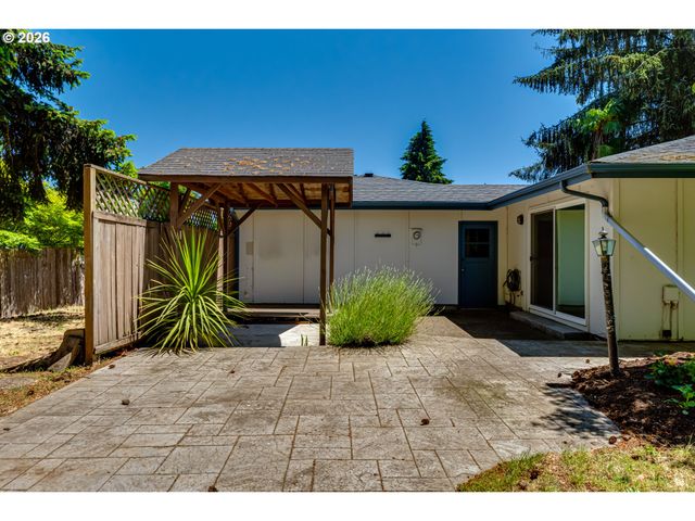 4742 THUNDERBIRD St, Eugene, OR 97404