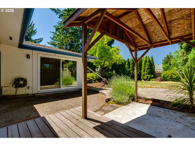 4742 THUNDERBIRD St, Eugene, OR 97404