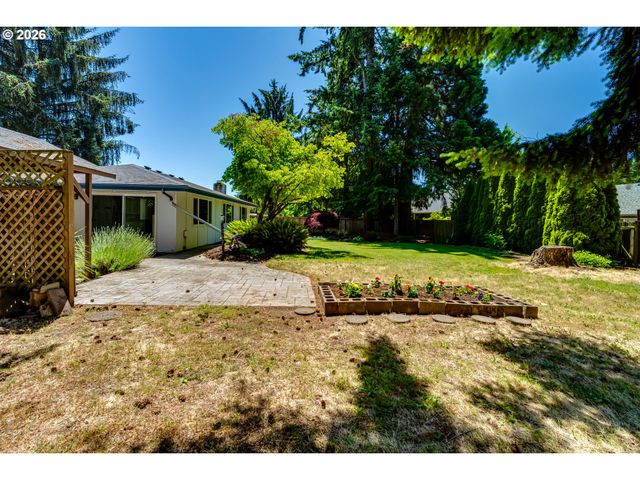4742 THUNDERBIRD St, Eugene, OR 97404