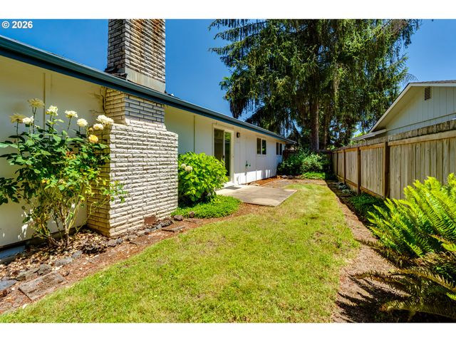 4742 THUNDERBIRD St, Eugene, OR 97404