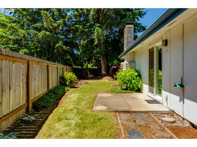 4742 THUNDERBIRD St, Eugene, OR 97404