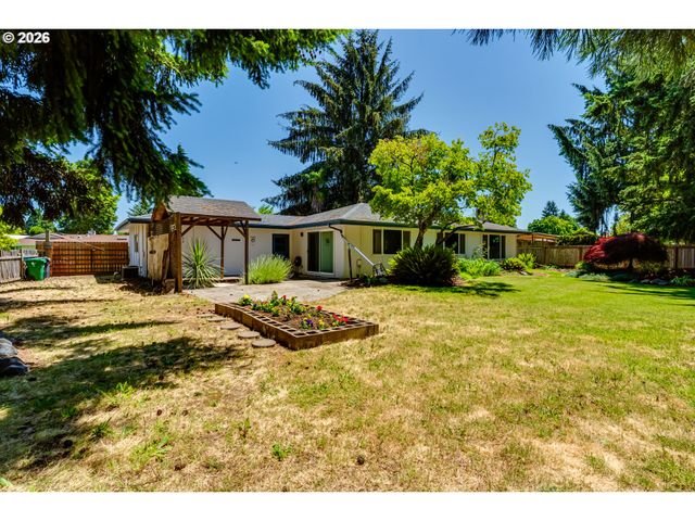 4742 THUNDERBIRD St, Eugene, OR 97404