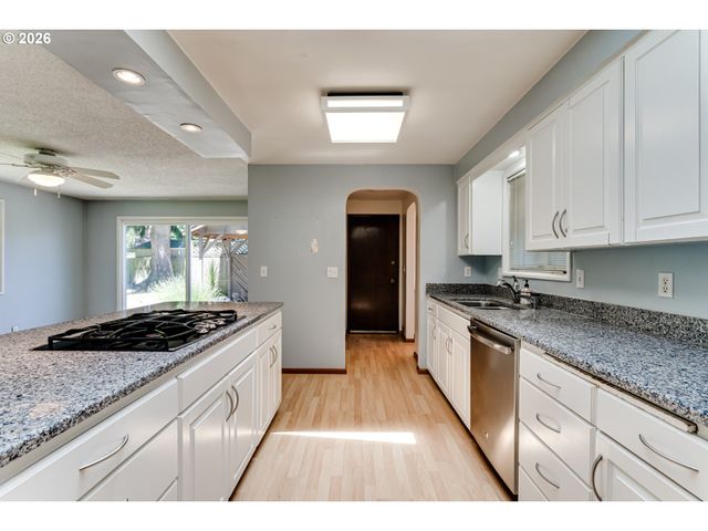 4742 THUNDERBIRD St, Eugene, OR 97404