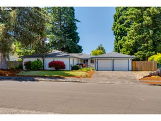 4742 THUNDERBIRD St, Eugene, OR 97404