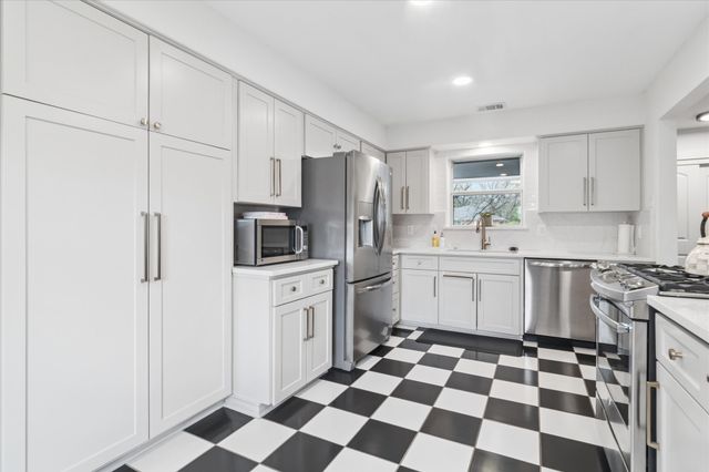 11631 Saxon Street, Dallas, TX 75218