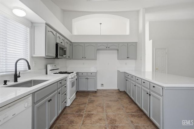 4202 Silver Maple Court, Bakersfield, CA 93313