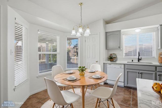 4202 Silver Maple Court, Bakersfield, CA 93313