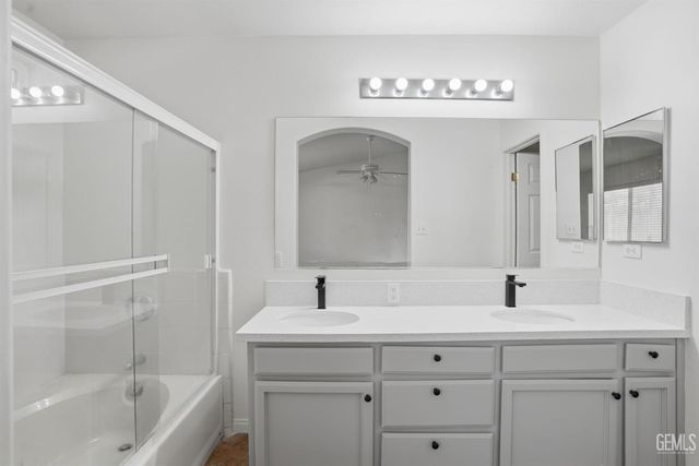 4202 Silver Maple Court, Bakersfield, CA 93313