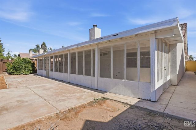 4202 Silver Maple Court, Bakersfield, CA 93313