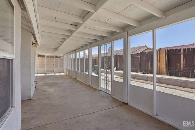 4202 Silver Maple Court, Bakersfield, CA 93313
