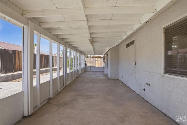 4202 Silver Maple Court, Bakersfield, CA 93313