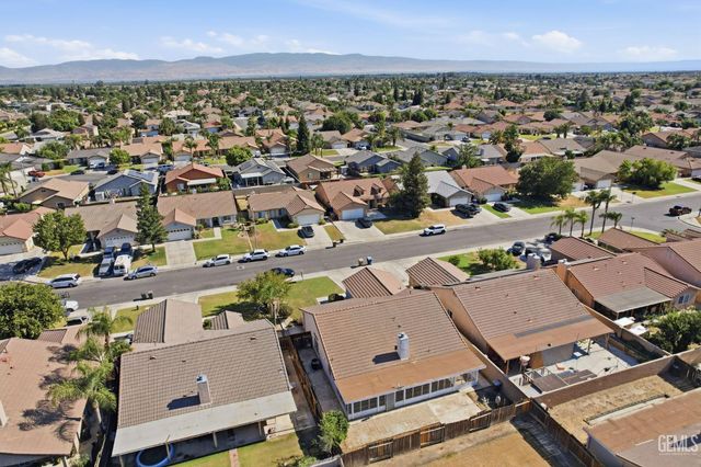 4202 Silver Maple Court, Bakersfield, CA 93313