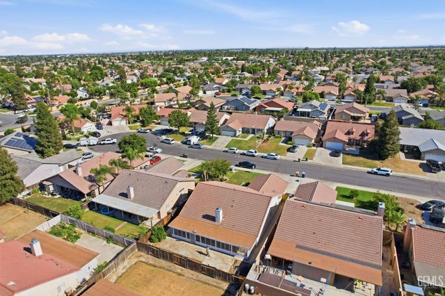 4202 Silver Maple Court, Bakersfield, CA 93313