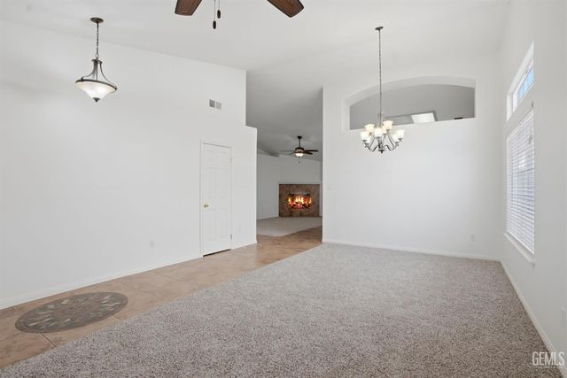 4202 Silver Maple Court, Bakersfield, CA 93313
