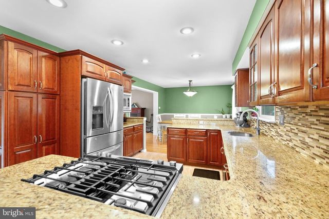 511 PERRY DR., Mount Laurel, NJ 08054