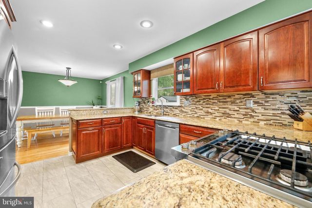 511 PERRY DR., Mount Laurel, NJ 08054