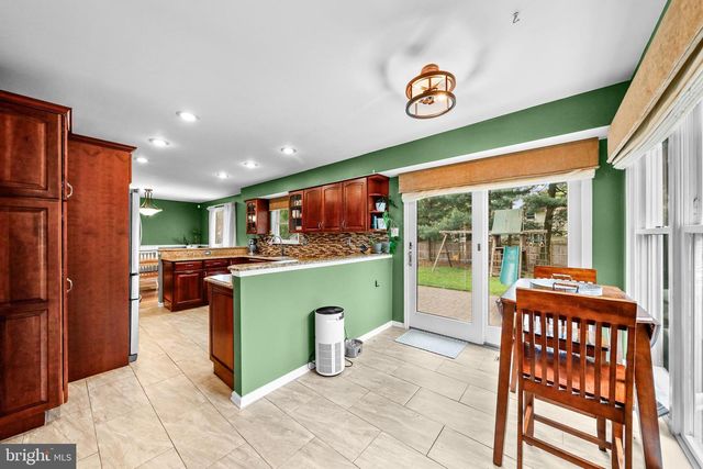 511 PERRY DR., Mount Laurel, NJ 08054