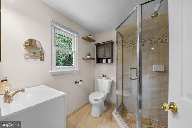 511 PERRY DR., Mount Laurel, NJ 08054