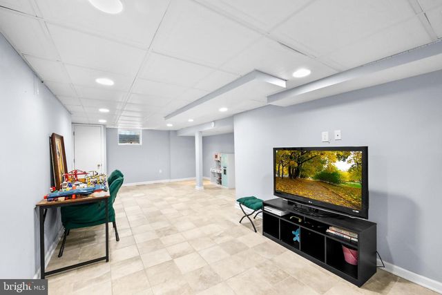 511 PERRY DR., Mount Laurel, NJ 08054