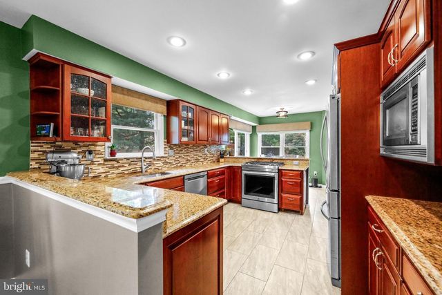 511 PERRY DR., Mount Laurel, NJ 08054
