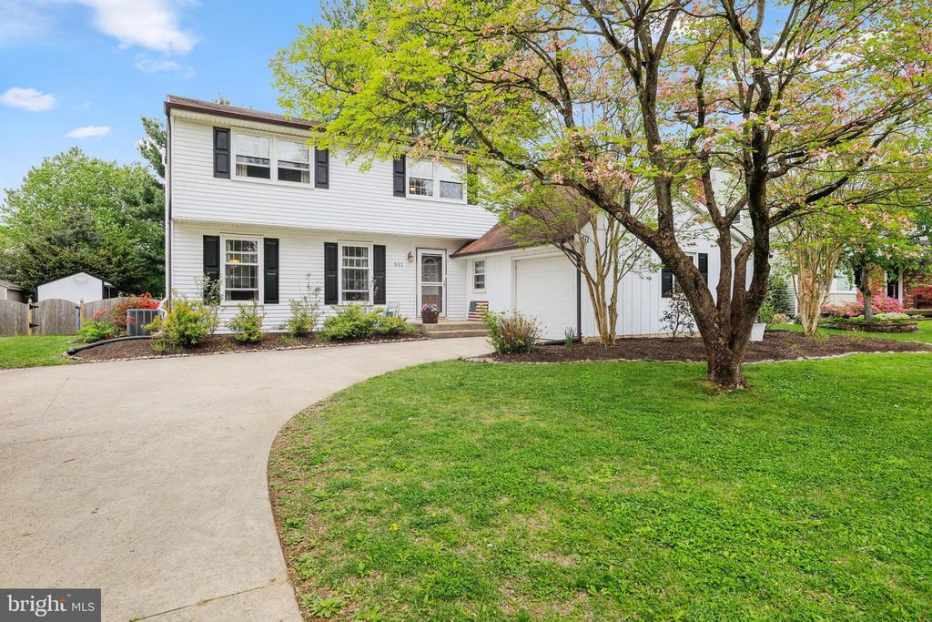 511 PERRY DR., Mount Laurel, NJ 08054