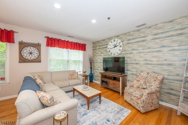 30 Federal Hill Rd 8, Pompton Lakes Boro, NJ 07442