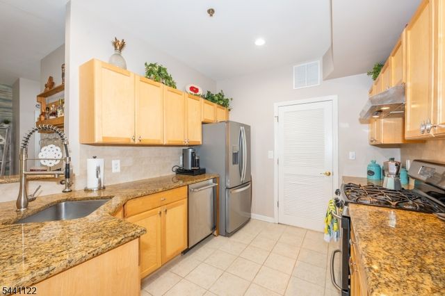 30 Federal Hill Rd 8, Pompton Lakes Boro, NJ 07442