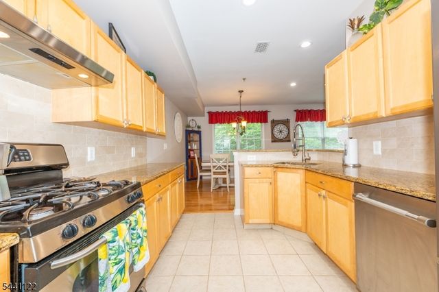 30 Federal Hill Rd 8, Pompton Lakes Boro, NJ 07442