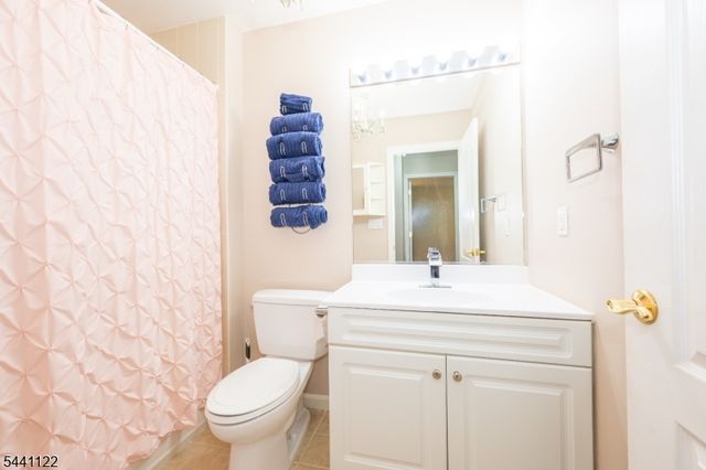 30 Federal Hill Rd 8, Pompton Lakes Boro, NJ 07442