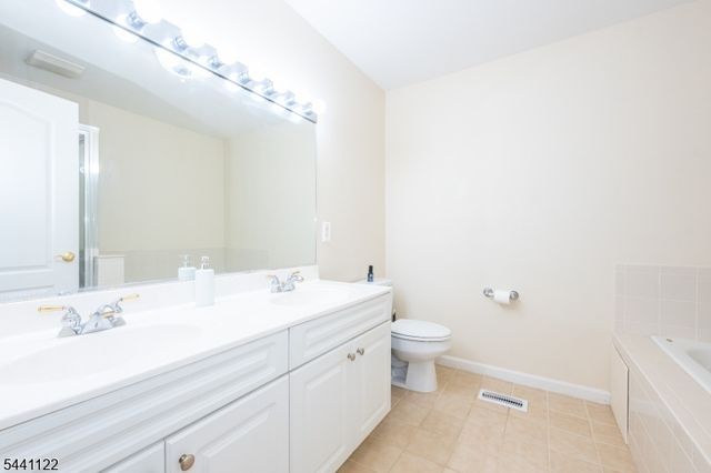 30 Federal Hill Rd 8, Pompton Lakes Boro, NJ 07442