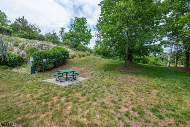 30 Federal Hill Rd 8, Pompton Lakes Boro, NJ 07442
