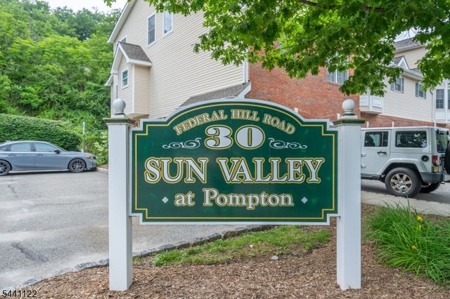 30 Federal Hill Rd 8, Pompton Lakes Boro, NJ 07442