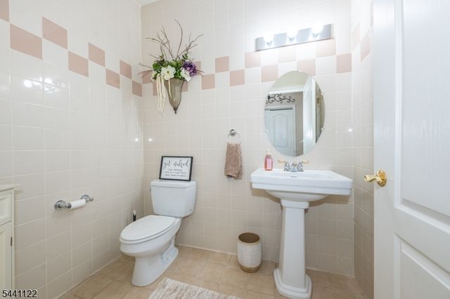 30 Federal Hill Rd 8, Pompton Lakes Boro, NJ 07442