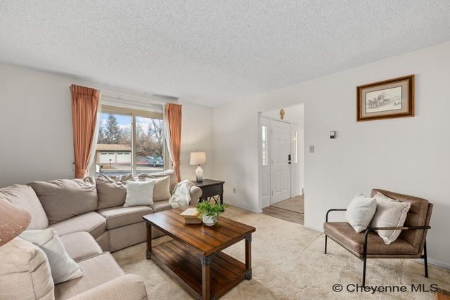 721 CREIGHTON ST, Cheyenne, WY 82009