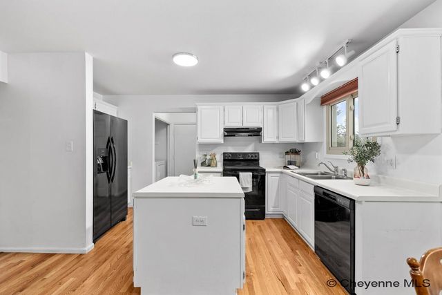 721 CREIGHTON ST, Cheyenne, WY 82009