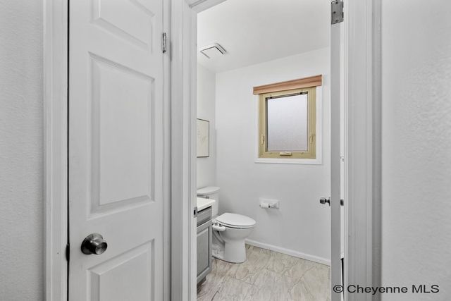 721 CREIGHTON ST, Cheyenne, WY 82009