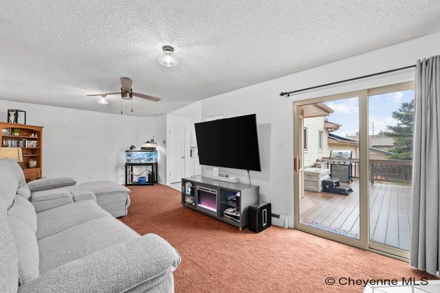 721 CREIGHTON ST, Cheyenne, WY 82009